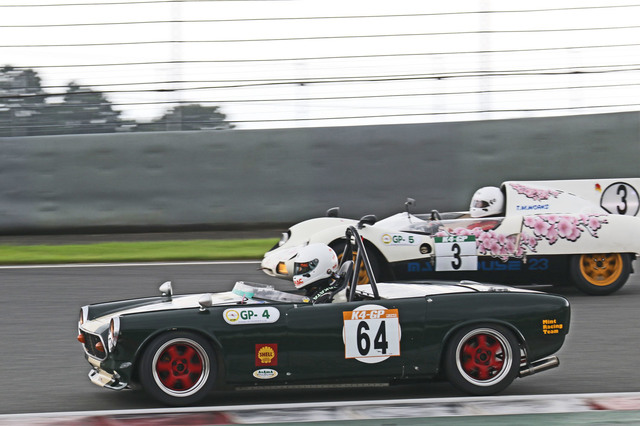 個性派レーシングカーが激走！ 「K4-GP 富士 10時間耐久」参戦マシン