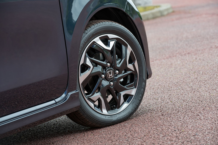 ホンダN-WGNカスタム L・ターボ Honda SENSING（タイヤ＆ホイール）