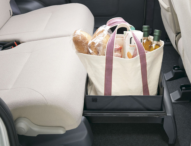 「置きラクボックス」のユーティリティーボックスを引き上げると、「バスケットモード」に。130mmの深さが確保されるため、倒れやすいものも安心して置くことができる。