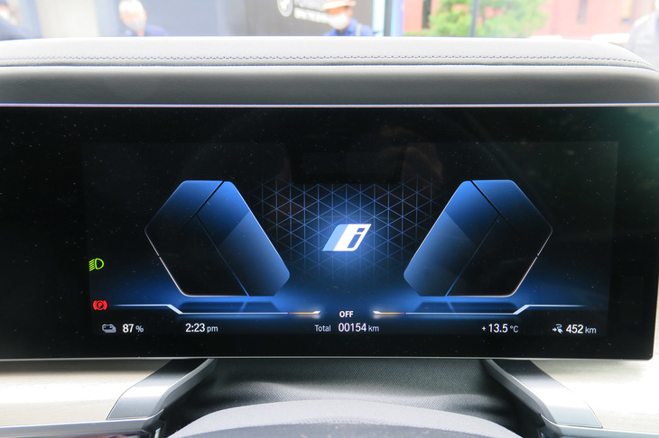 BMW i7 xDrive60eエクセレンス（12.3インチ インフォメーションディスプレイ）