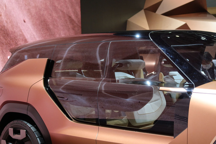 「エレバンス コンセプト」の車体は、カプセル型のキャビンと、それを包む強固なボディーで構成されている。