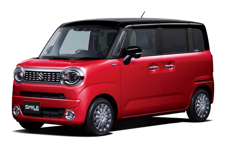 2021年9月10日に発売された「スズキ・ワゴンRスマイル」。軽ハイトワゴンの「ワゴンR」と軽スーパーハイトワゴン「スペーシア」の間に入る高さのボディーにスライドドアを備えた新型車だ。