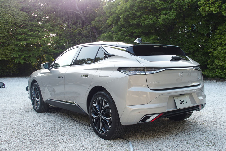 DS 4リヴォリE-TENSE（リアビュー）