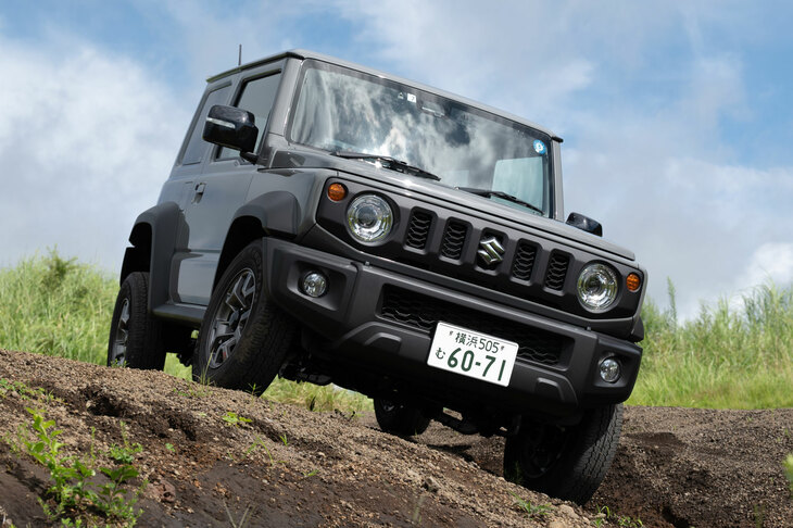 従来より圧倒的に人気を伸ばした「ジムニー シエラ」。2024年の年間販売台数が2万5848台、登録車の販売ランキングで28位というのは、昔を知る身からすると、目をむくような躍進だ。