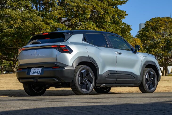 車台には新開発のBEV用プラットフォーム「ハーテクトe」を採用。アッパーボディーともども、従来の車種よりハイテン材の使用率を大幅に高めており、バッテリーの搭載による車重の増加を抑制している。