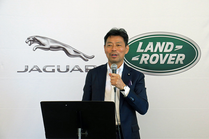 「ジャガー・ランドローバー柏」を運営するミッドランズの荒井 賢社長。いわく、ショールームの建設時に出た砂土を施設内に積んでいたところ、工事の方から「こんな山を走れるクルマはないだろうなあ」と言われたという。そこで「ランドローバーなら登れるし、登れることを色んな人に知ってほしい」と感じ、エクスペリエンスセンターの開設を思い立ったのだとか。