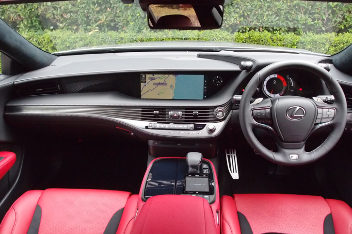 LS500“Fスポーツ”（インテリア）
