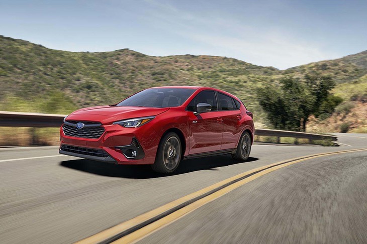 北米仕様車の場合、エンジンは最高出力152HPの2リッター水平対向4気筒と、同182HPの水平対向4気筒という2本立てになっている。