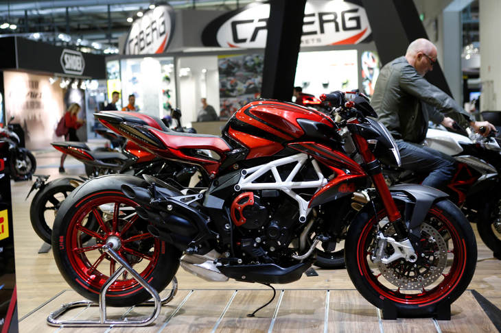 F1ドライバーのルイス・ハミルトンとMVアグスタがコラボレーションした「ブルターレ800RR LH」。