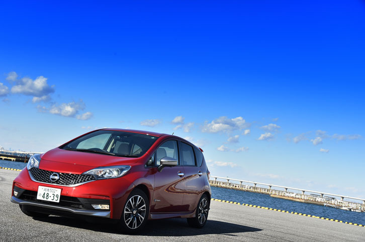 ボディーカラーは、ガーネットレッド（写真）を含む全10色が用意される。