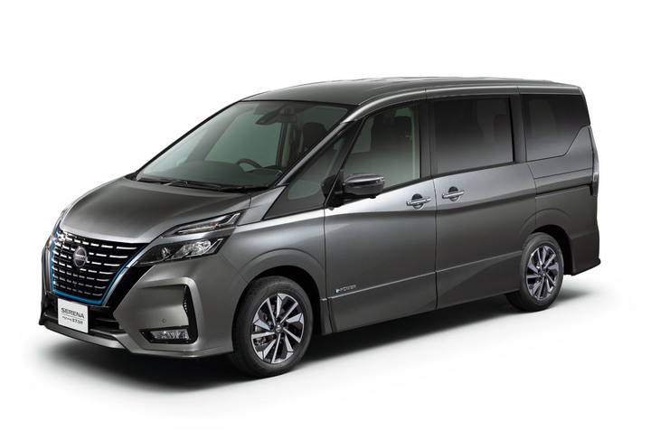 マイナーチェンジでフロントマスクが変更された「日産セレナ」。