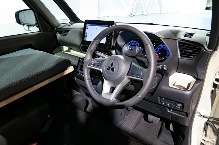 三菱デリカミニ × Coleman（インストゥルメントパネルまわり）