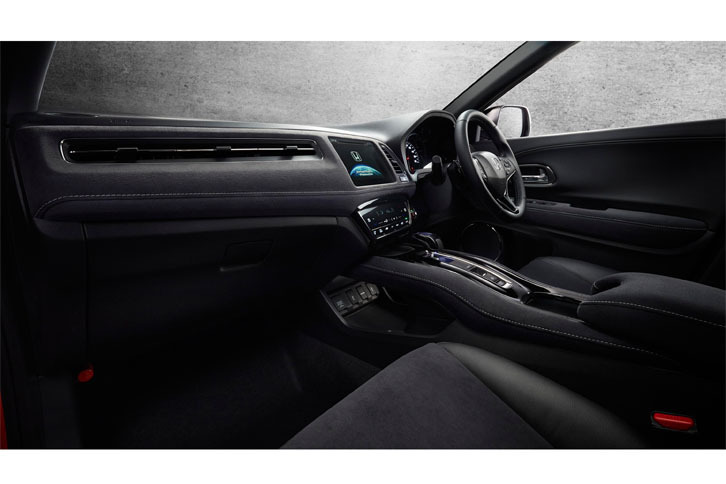 シートやインパネなどにスエード調表皮が採用される。