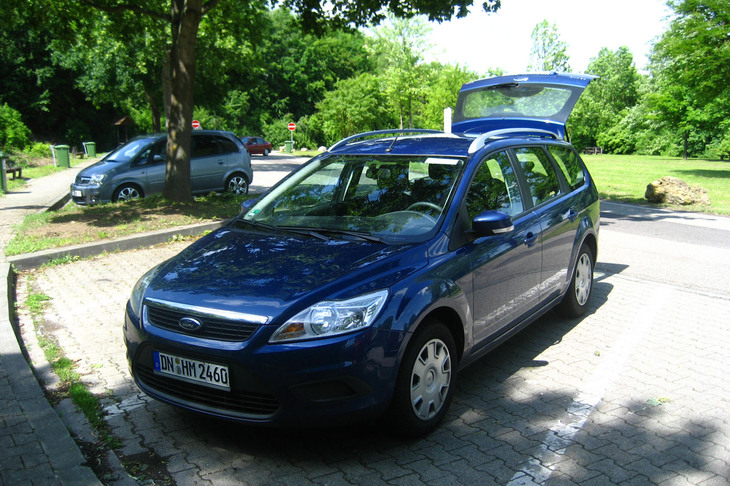 15年くらい前、欧州5カ国を走り回ったレンタカーの「フォード・フォーカス ワゴン」。エンジンは1.6リッター直4ディーゼルで、決して速いわけではなかったが、ドライバーを疲れさせないシャシー性能には感心した。