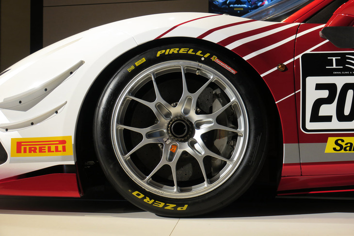 フェラーリ488チャレンジEVO（フロントタイヤ＆ホイール）
