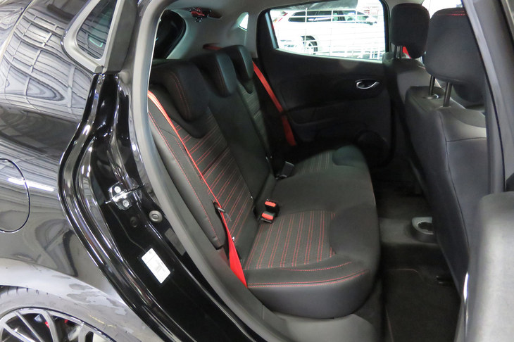 ルノー・ルーテシア ルノースポール18（リアシート）