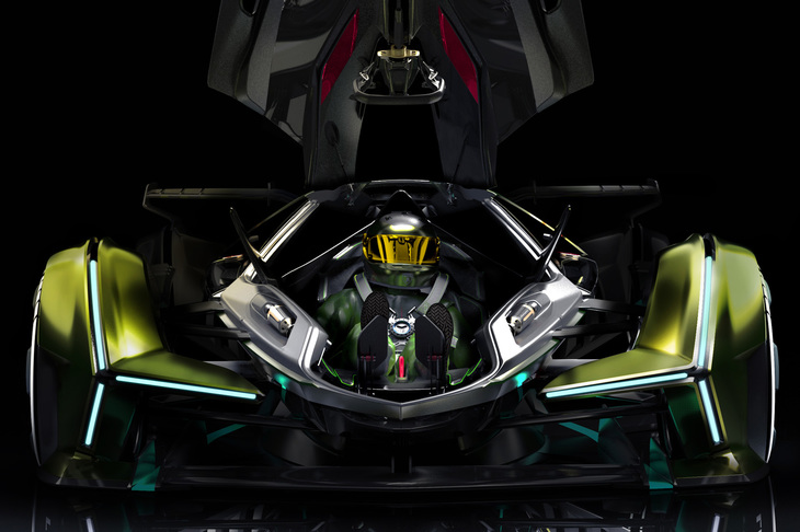 ドライバーはフロントカウルを開け、車両の前方から乗り込む。