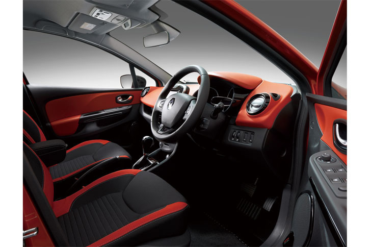 インテリアカラーは「ルージュ」。