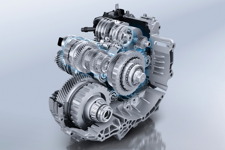 ステランティスのハイブリッドシステムでは、駆動力を発生するモーターがDCT内に搭載される。