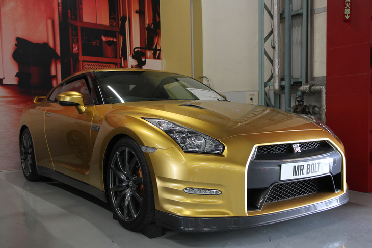 2012年「日産GT-R ボルトスペシャル」。プライベートで日産GT-R（R35）を愛用していたことから、2012年にGT-Rのブランドアンバサダーに就任した「人類史上最速の男」ことウサイン・ボルト。これはゴールドメダリストの彼にちなんで3台だけ作られた金色のGT-Rのうちの1台。ボンネットには2012年に彼が来日し、日産本社ギャラリーでセレモニーを実施した際に書かれた直筆サインが入っている。