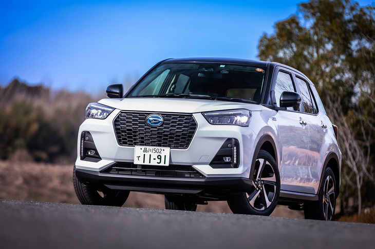 ダイハツのコンパクトSUV「ロッキー」に、「e-SMART HYBRID」と呼ばれるシリーズ式ハイブリッド搭載車が登場。2021年11月に販売が開始された。姉妹車である「トヨタ・ライズ」にも、同パワーユニット搭載モデルが設定されている。