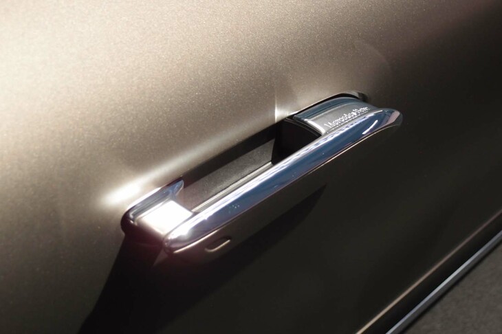 メルセデスAMG SL43（展開した状態のドアハンドル）