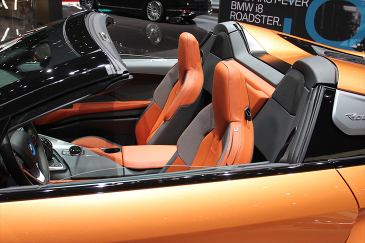 BMW i8スパイダー（インテリア）