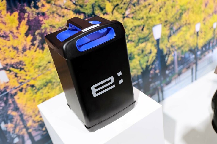 「スズキe-BURGMAN（イーバーグマン）」が使用する交換式バッテリー。