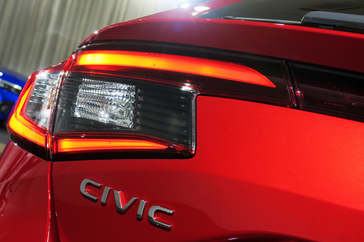 ホンダ・シビックLX（リアコンビランプと「CIVIC」のエンブレム）