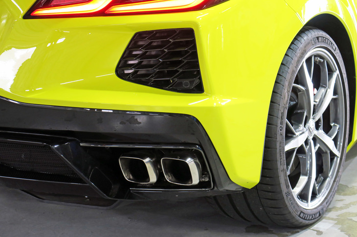 シボレー・コルベット3LT（マフラーとリアのエアアウトレット）