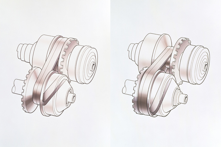 CVTの採用も6代目のトピック。「ドライブ」「エコノミー」「スポーツ」の3つの変速特性が選択できるセレクタースイッチも設けられていた。