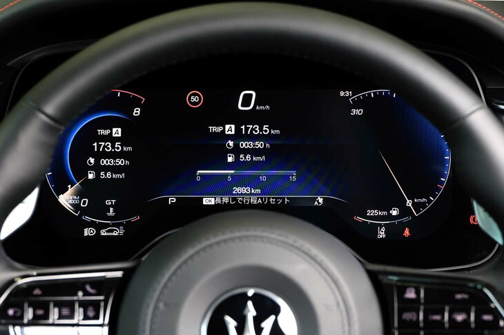 メーターに代えて装備される、12.3インチ液晶のドライバーインフォメーションディスプレイ。オプションでヘッドアップディスプレイも用意される。