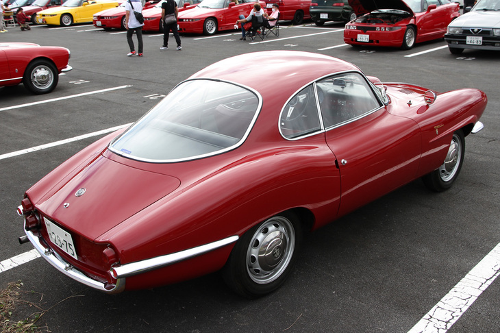 1957年に登場した「ジュリエッタ スプリント スペチアーレ」。やはりスカリオーネの手になる空力重視のスタイリングが特徴。テールをスパッと切り落とした、当時最新の空力理論である“コーダトロンカ”を採用している。