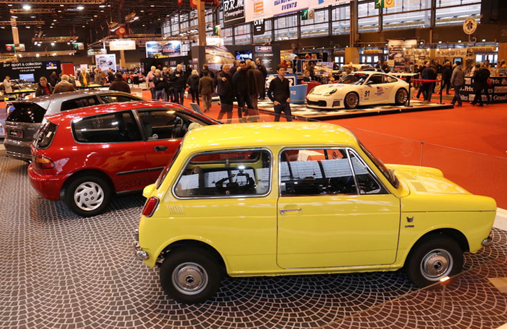 日本ブランドで唯一ブースを設営していたのはホンダ。レトロモビル2018において、創業70年を祝った。手前は「N360ホンダマチック」（1969年）。