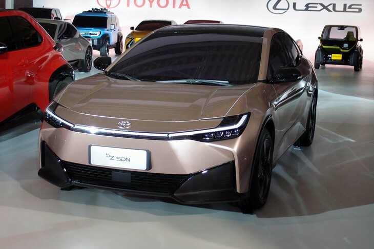 セダンタイプの「トヨタbZ SDN」。