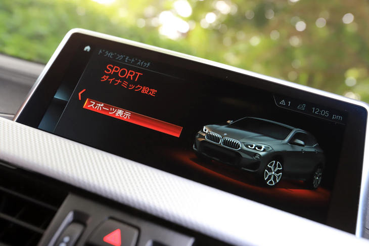 スポーツモードが用意される一方で、「X2 M35i」には燃費を最優先させるECO PROモードも用意される。