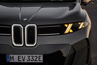 BMWが5代目となる新型「X5」を発表　初の電気自動車「iX5」もラインナップの画像