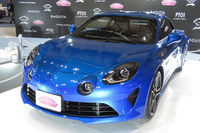 主催者によって展示された新型「アルピーヌA110」。