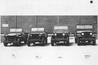 ウィリスが生産した歴代のジープ。左から、試作車の「クアッド」、第2次世界大戦に投入された「MB」、その後継モデルにあたる「M38」と、改良モデルの「M38A1」。