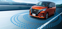 「セレナ e-POWERハイウェイスターV」の「全方位運転支援システム」の作動イメージ。