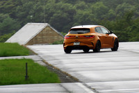 メリメ氏の運転による同乗体験を終え、ウルゴン氏の「メガーヌR.S.」に乗り換える。ウルゴン氏の運転は、とにかくスムーズなことに驚かされた。