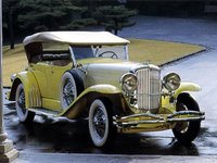 「デューセンバーグ」
	高性能車を作ってレースに参戦していたデューセンバーグ社は、1922年に市販車の「モデルA」を発売し、28年には8気筒DOHCエンジンを搭載した「モデルJ」を発表した。戦前のアメリカ高級車を代表する存在で、サディスティック・ミカ・バンドの『タイムマシンにおねがい』では、往時の恋する娘が憧れるクルマとして歌詞に登場している。