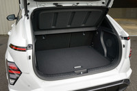 荷室の容量は466リッター。奥行きは867mm、積載高は706mmを確保する。