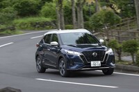 日産キックスX FOUR