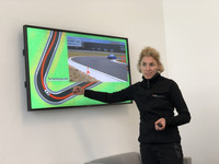 インストラクターをしてくれたフレイさんはスイス出身の現役GTドライバー。めちゃくちゃチャーミングな講師だった。