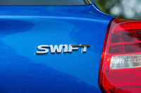 今回のフルハイブリッド車の追加により、現行「スイフト」には1.2リッターのフルハイブリッド＋5AT、1.2リッターのマイルドハイブリッド＋CVT、1.2リッター＋CVT、1.2リッター＋5MT、1リッターターボ＋6ATと、実に5種類ものパワープラントが設定されることとなった。