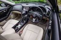 インストゥルメントパネルは、従来型のデザインを基本的に踏襲している。ダッシュボード上部センターに、プロパイロット2.0でドライバーをモニターする赤外線カメラが配置されている。