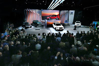 2018年3月28日（現地時間）に行われたプレスカンファレンスの様子。現地での注目度の高さをうかがわせる。