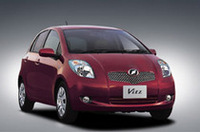 「トヨタ・ヴィッツ」に上級グレード追加、一部改良も