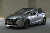 マツダ2 15 BD（用品架装パッケージ「SCI-FI」装着車）